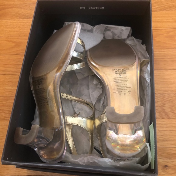 Kenneth Cole Reaction Youth Gold Tone Sandals Size 3 - Picture 2 of 3